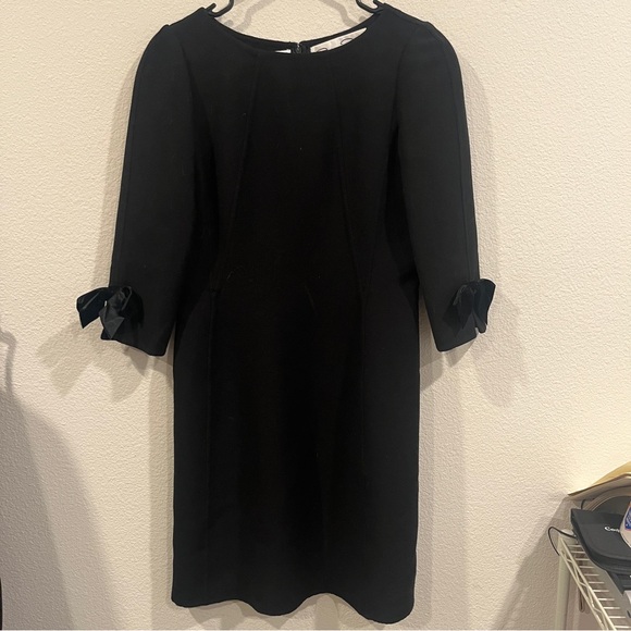 Oscar de la Renta Dresses & Skirts - Vintage Oscar De La Renta wool Belen modest dress velvet bows size 8